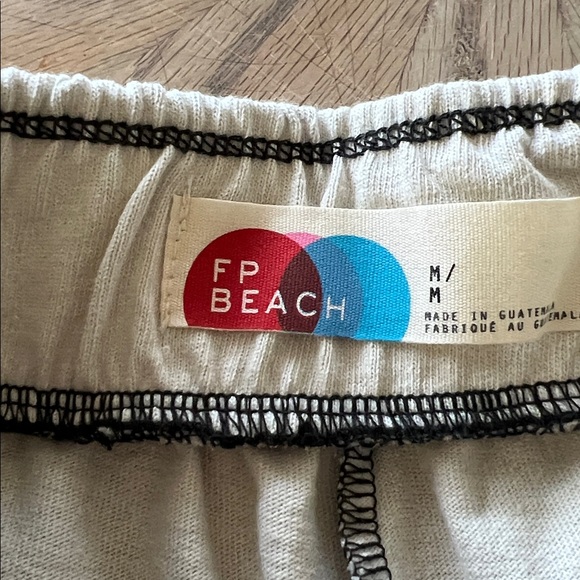 FP Beach Strada Shorts in Barnacle Island White Medium - Picture 4 of 5